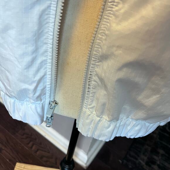 Nike Women’s Windrunner Nsw White Silver Wind Breaker Sz M - Picture 6 of 6